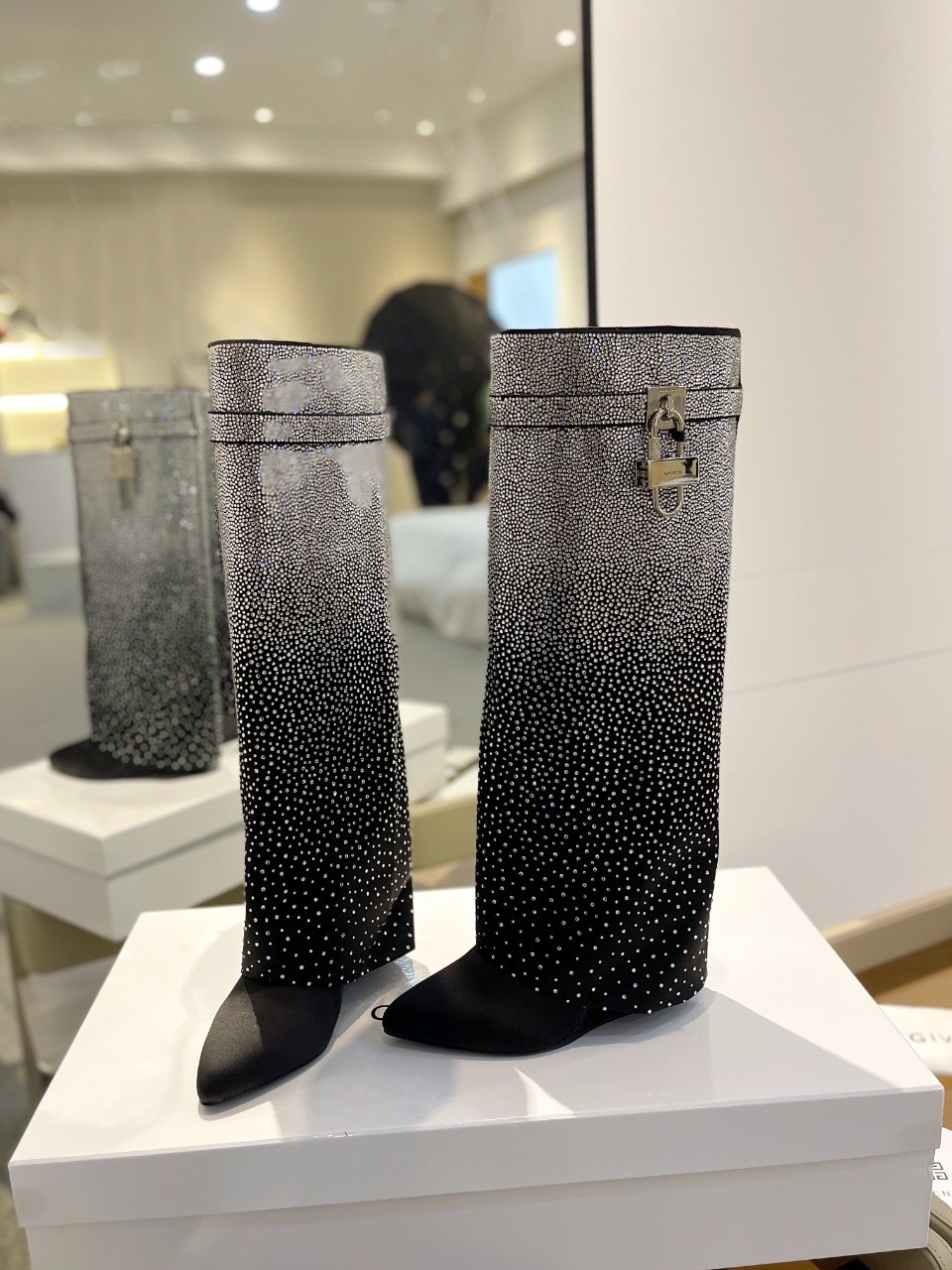 Bagsaaa Givenchy Shark Lock Ankle Long Boots in crystal black