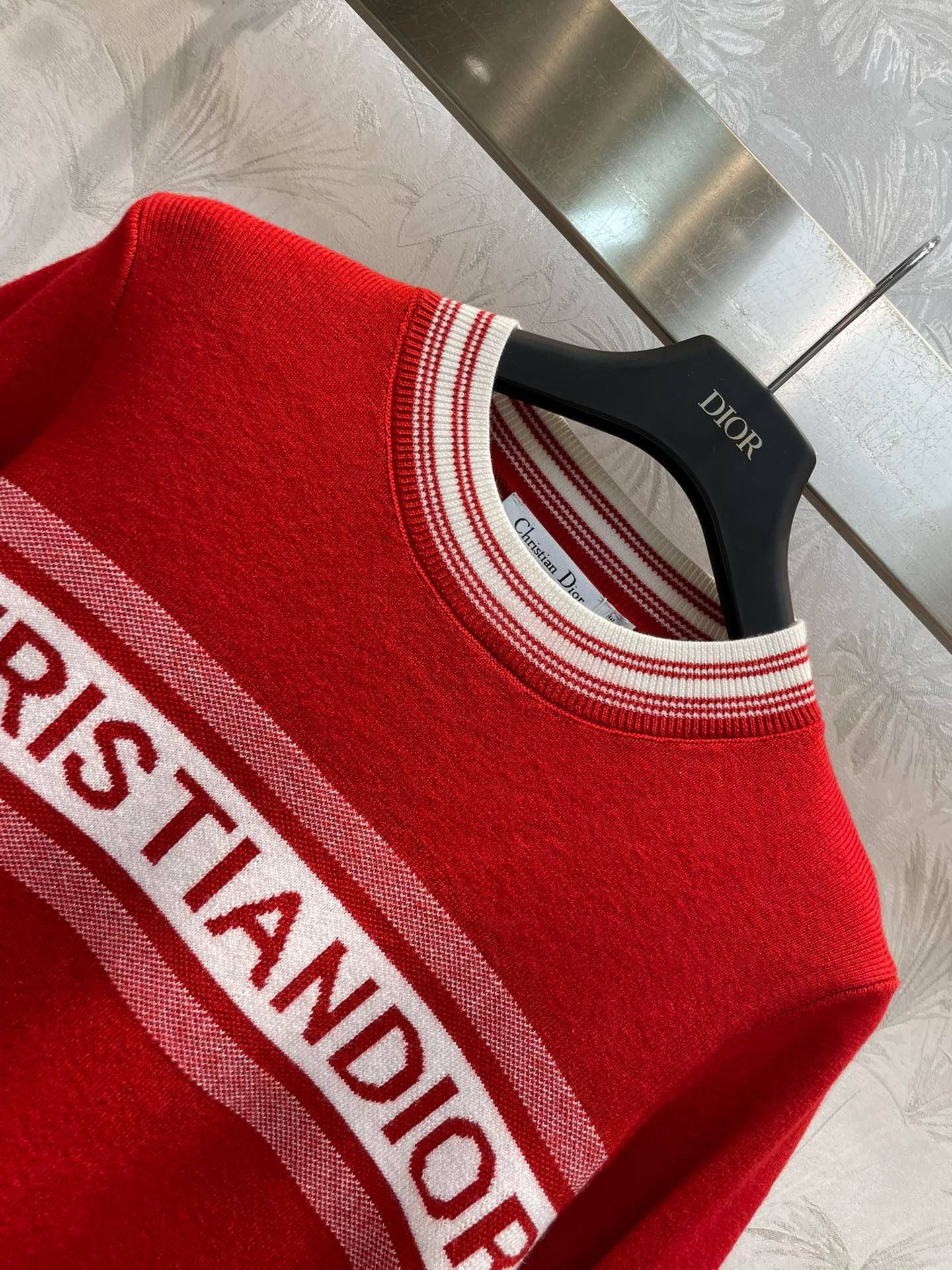 Bagsaaa D10r Round-Neck Red Sweater