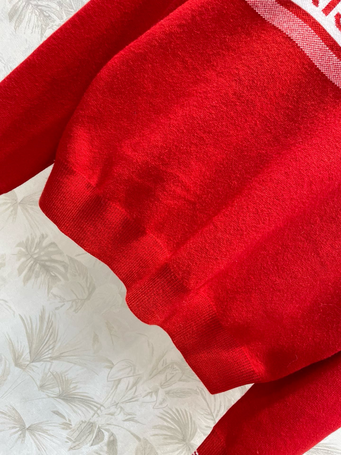 Bagsaaa D10r Round-Neck Red Sweater