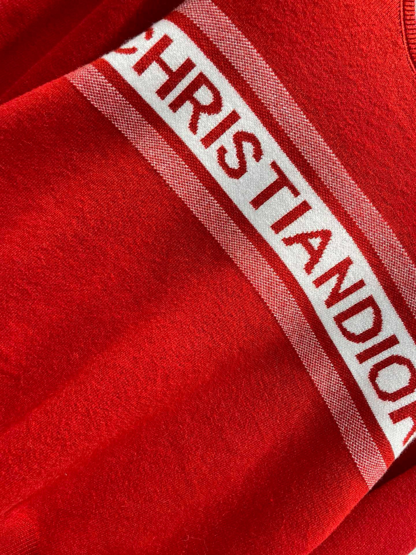 Bagsaaa D10r Round-Neck Red Sweater