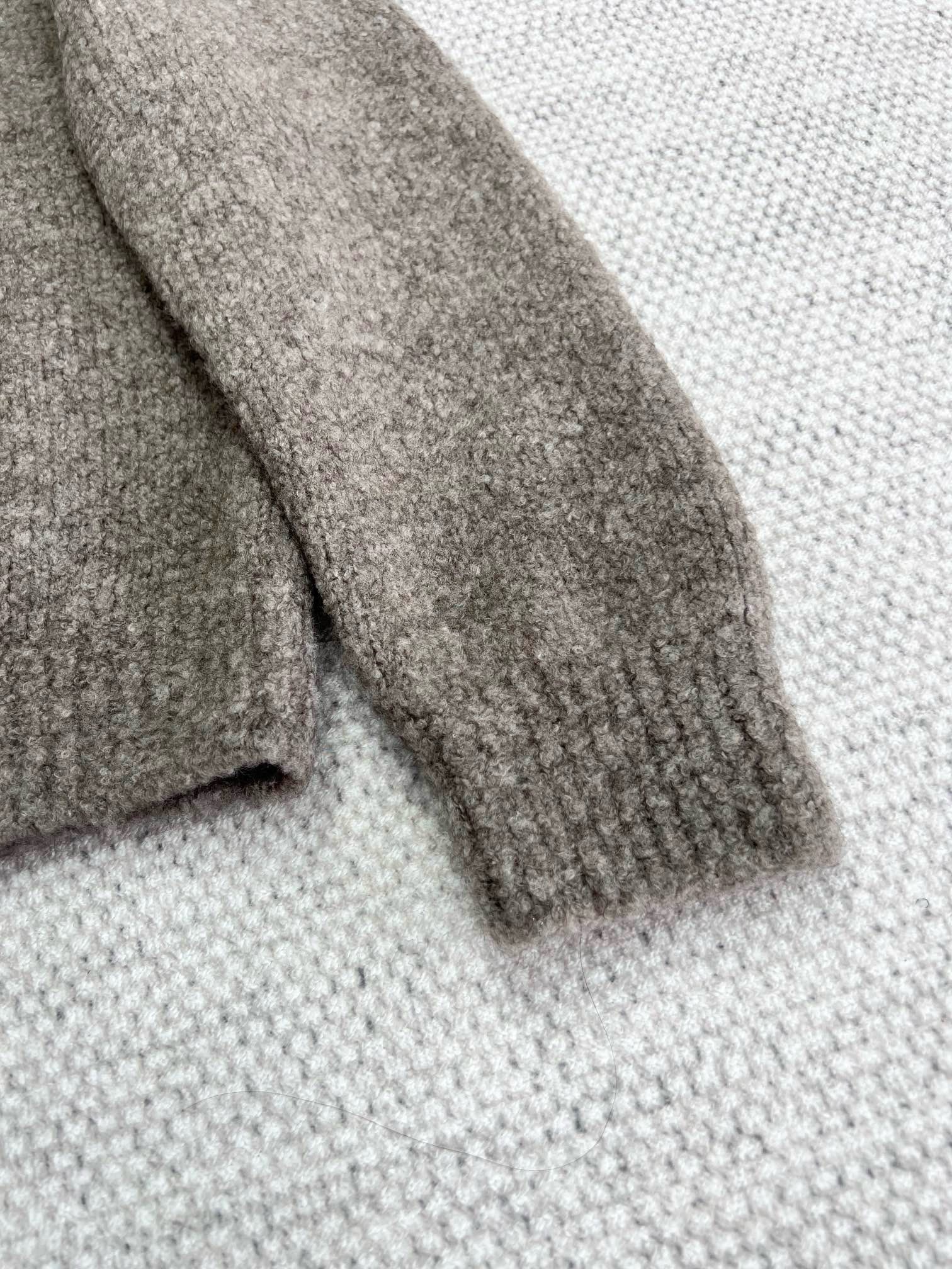 Bagsaaa L0vis Vvtt0n Sweatshirt Grey