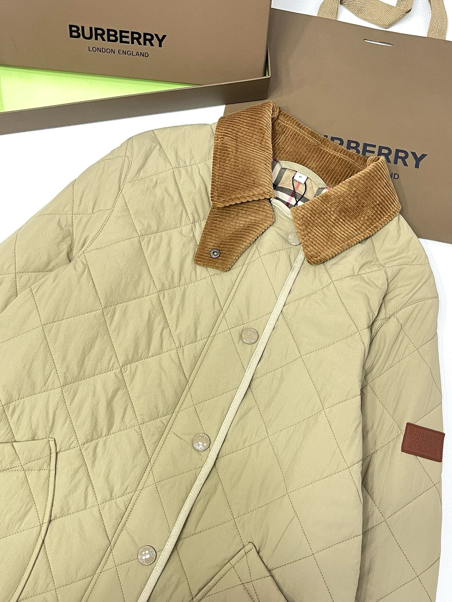 Bagsaaa Bv*b*rry Quilted jacket in beige