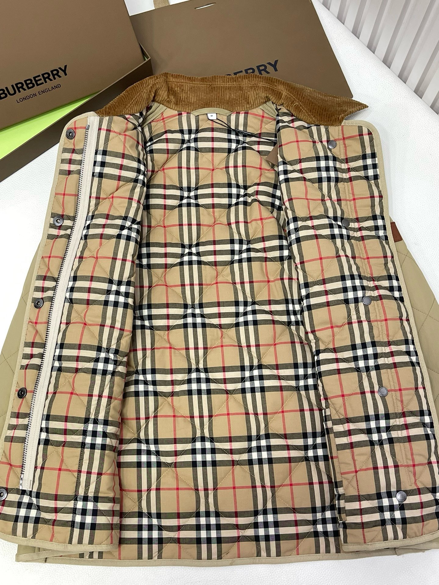 Bagsaaa Bv*b*rry Quilted jacket in beige