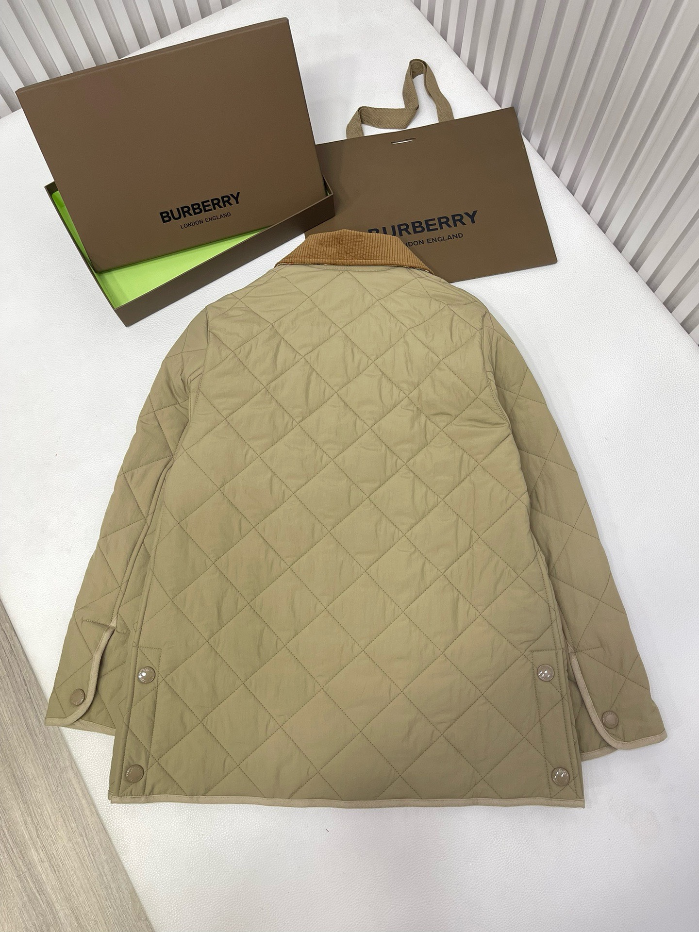 Bagsaaa Bv*b*rry Quilted jacket in beige