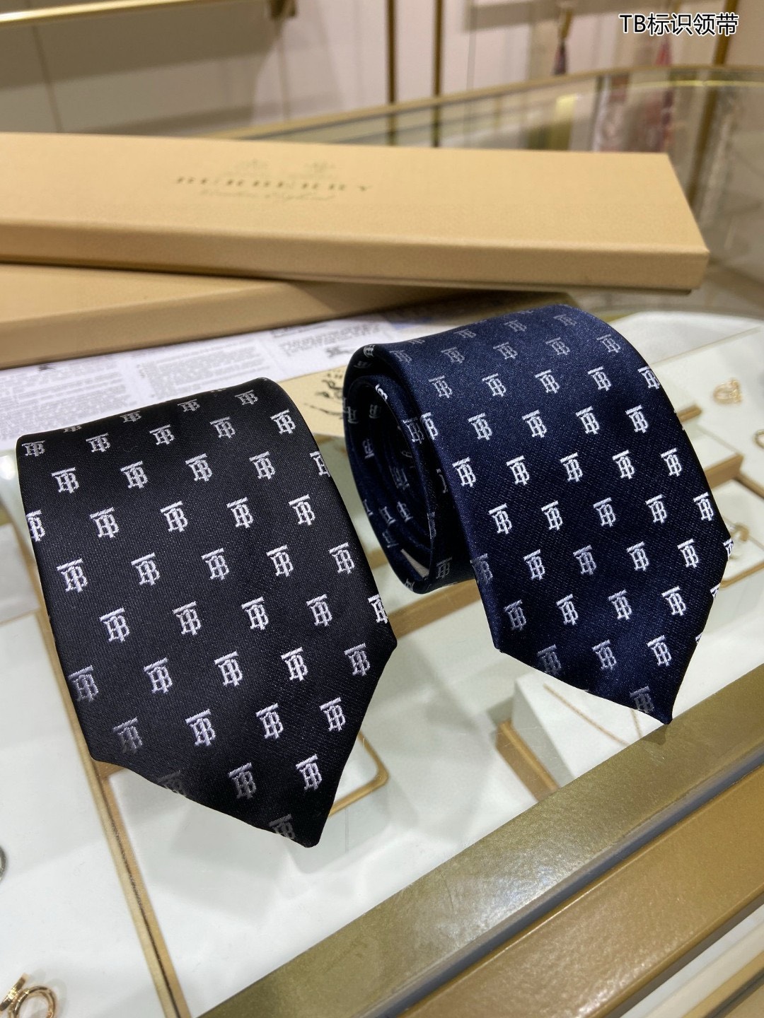 Bagsaaa Bv*b*rry Men Ties Black & Blue