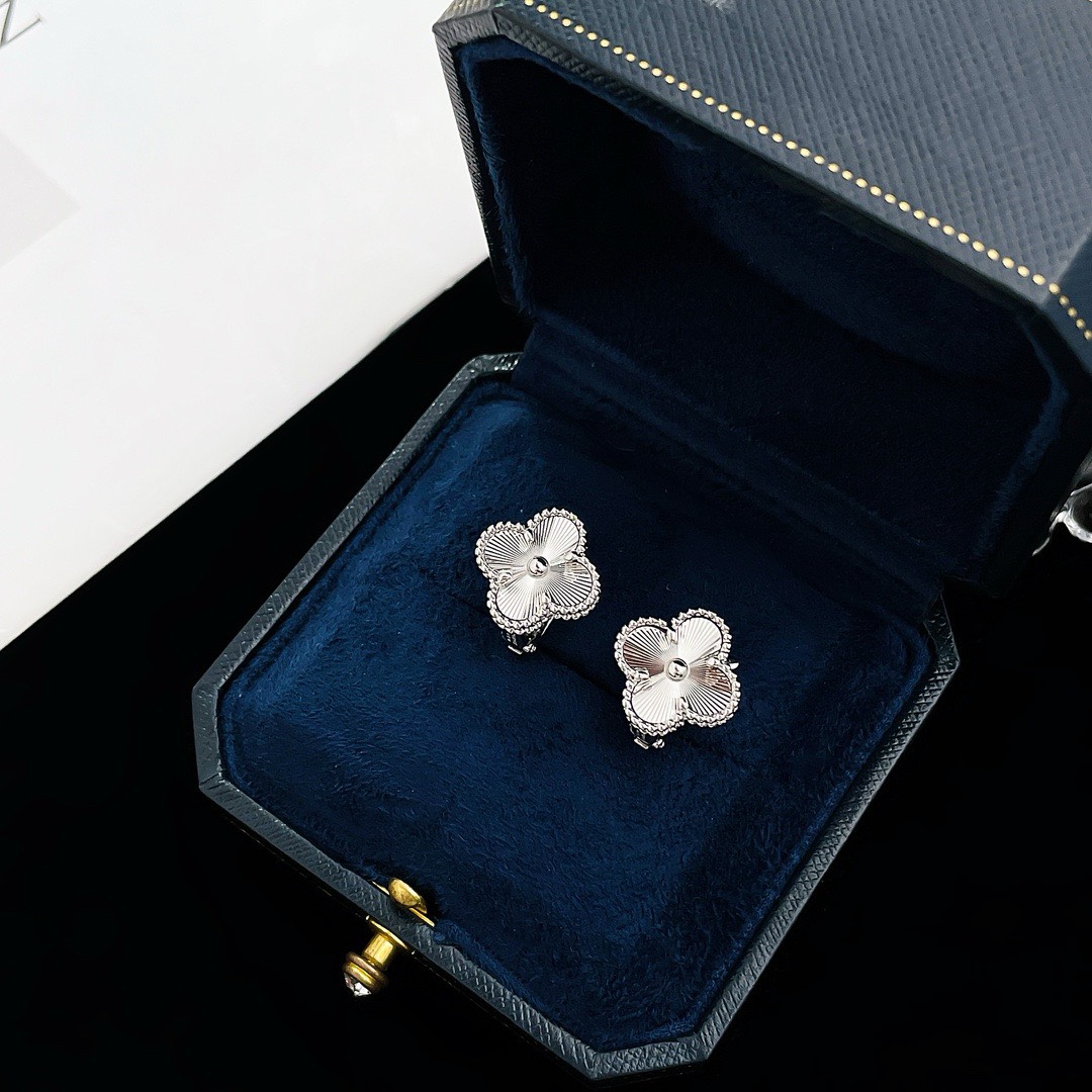 Bagsaaa V*n Cl**f & Arp*1s Clover Silver Earrings