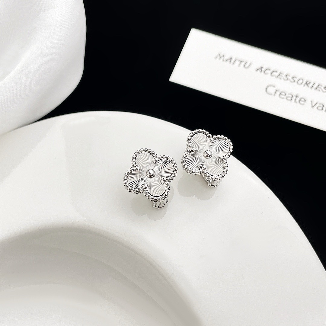 Bagsaaa V*n Cl**f & Arp*1s Clover Silver Earrings