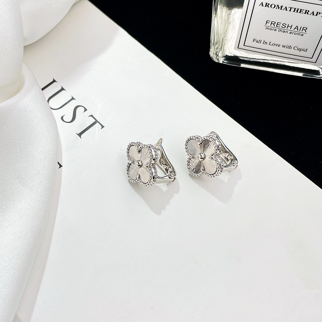 Bagsaaa V*n Cl**f & Arp*1s Clover Silver Earrings