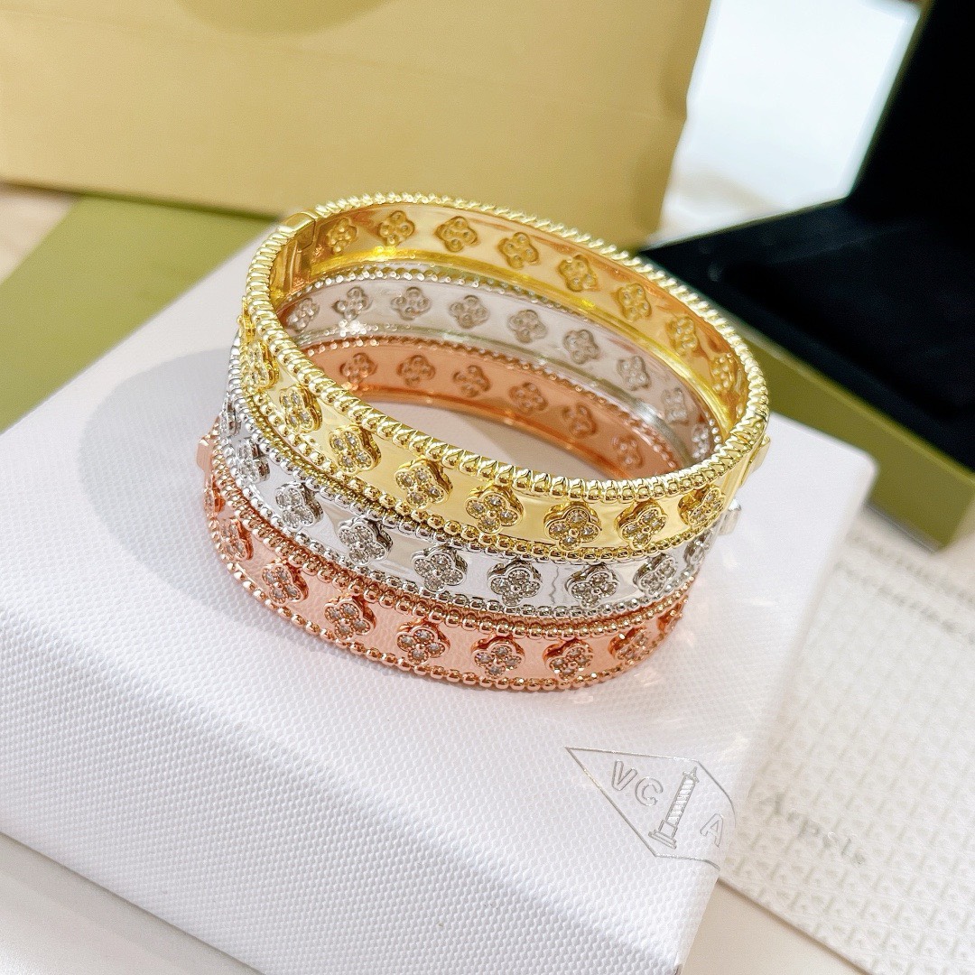 Bagsaaa V*n Cl**f & Arp*1s Perlee Clovers Bracelet