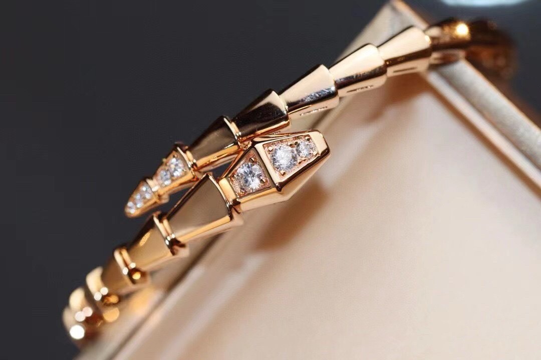 Bagsaaa Bulgari Rose Gold Serpenti Viper D1am0nd Bracelet Golden