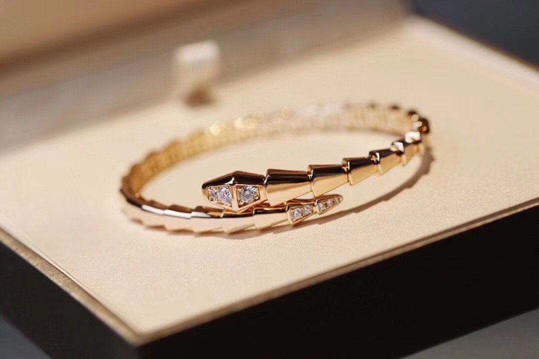Bagsaaa Bulgari Rose Gold Serpenti Viper D1am0nd Bracelet Golden