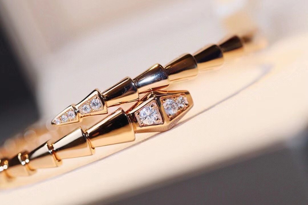 Bagsaaa Bulgari Rose Gold Serpenti Viper D1am0nd Bracelet Golden