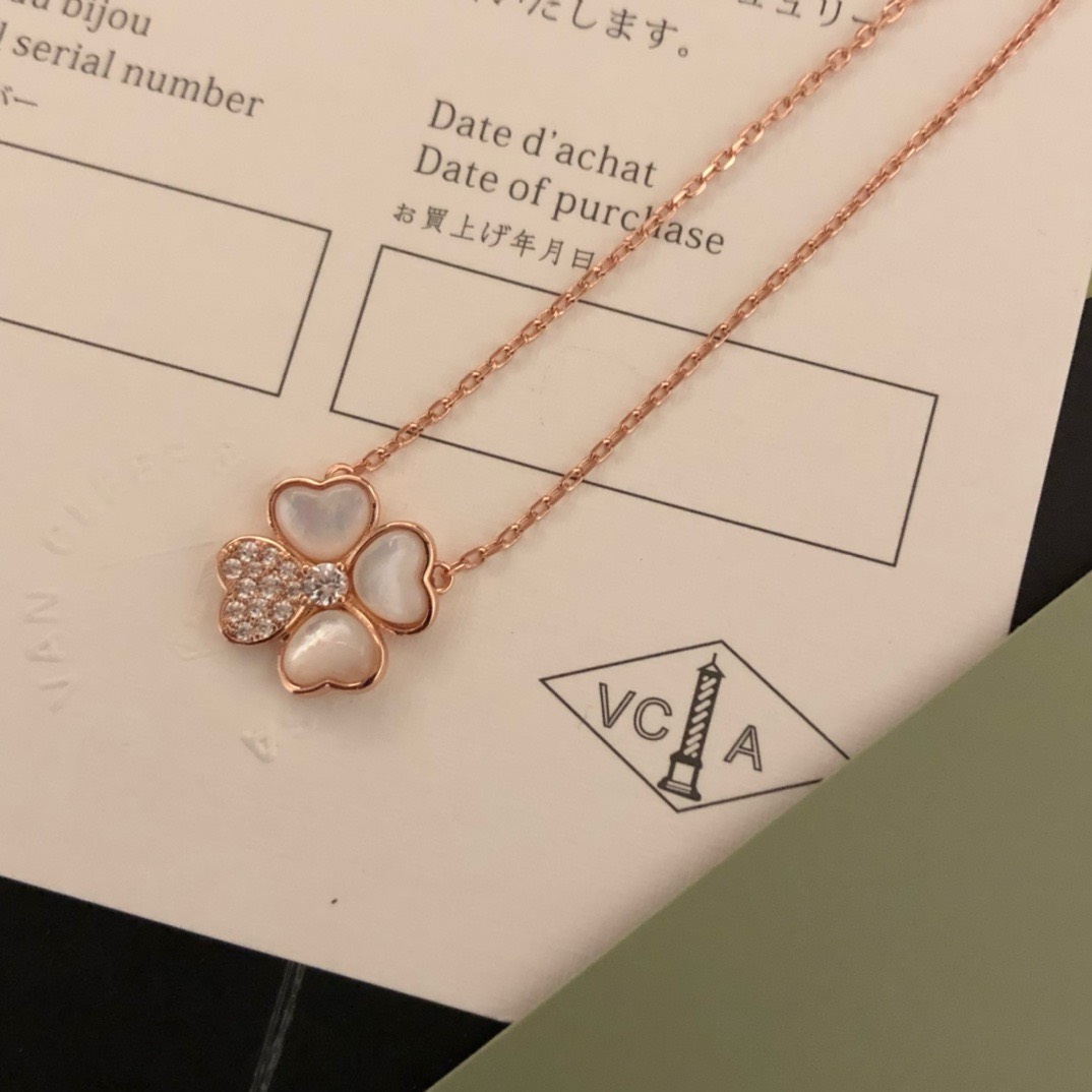 Bagsaaa V*n Cl**f & Arp*1s Clavicle Pendant Necklace Four Leaf Clover