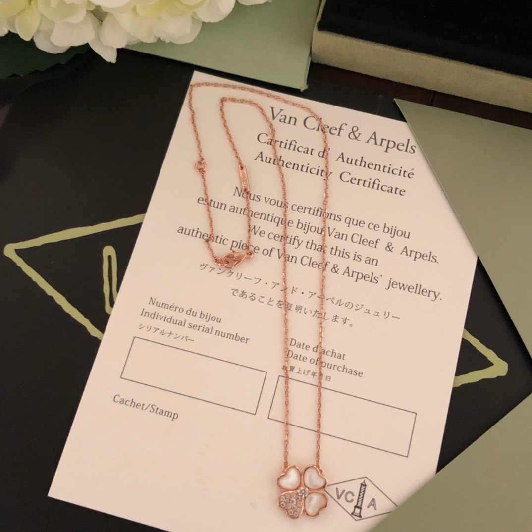 Bagsaaa V*n Cl**f & Arp*1s Clavicle Pendant Necklace Four Leaf Clover