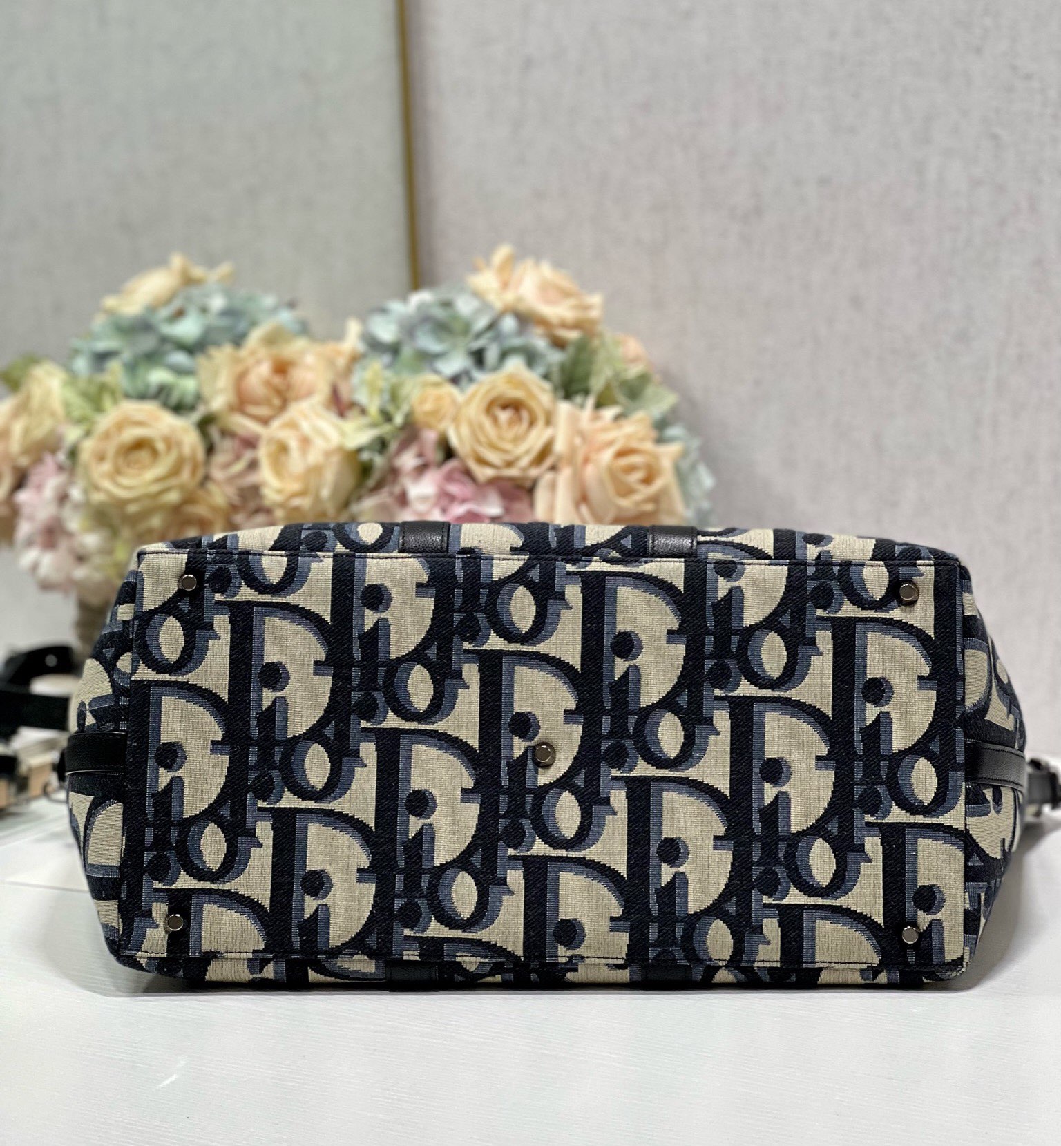 Bagsaaa D10r Tote Bag Beige and Black Maxi D10r Oblique Jacquard