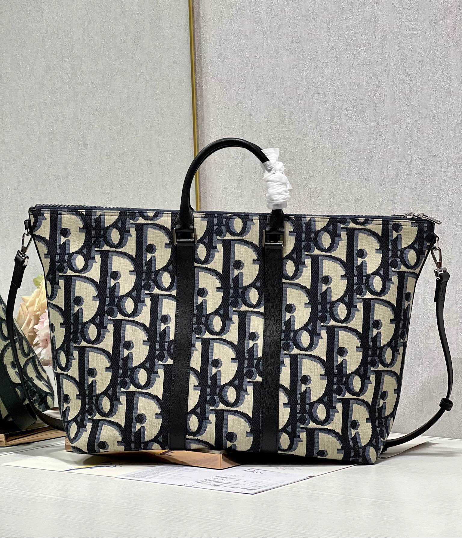 Bagsaaa D10r Tote Bag Beige and Black Maxi D10r Oblique Jacquard