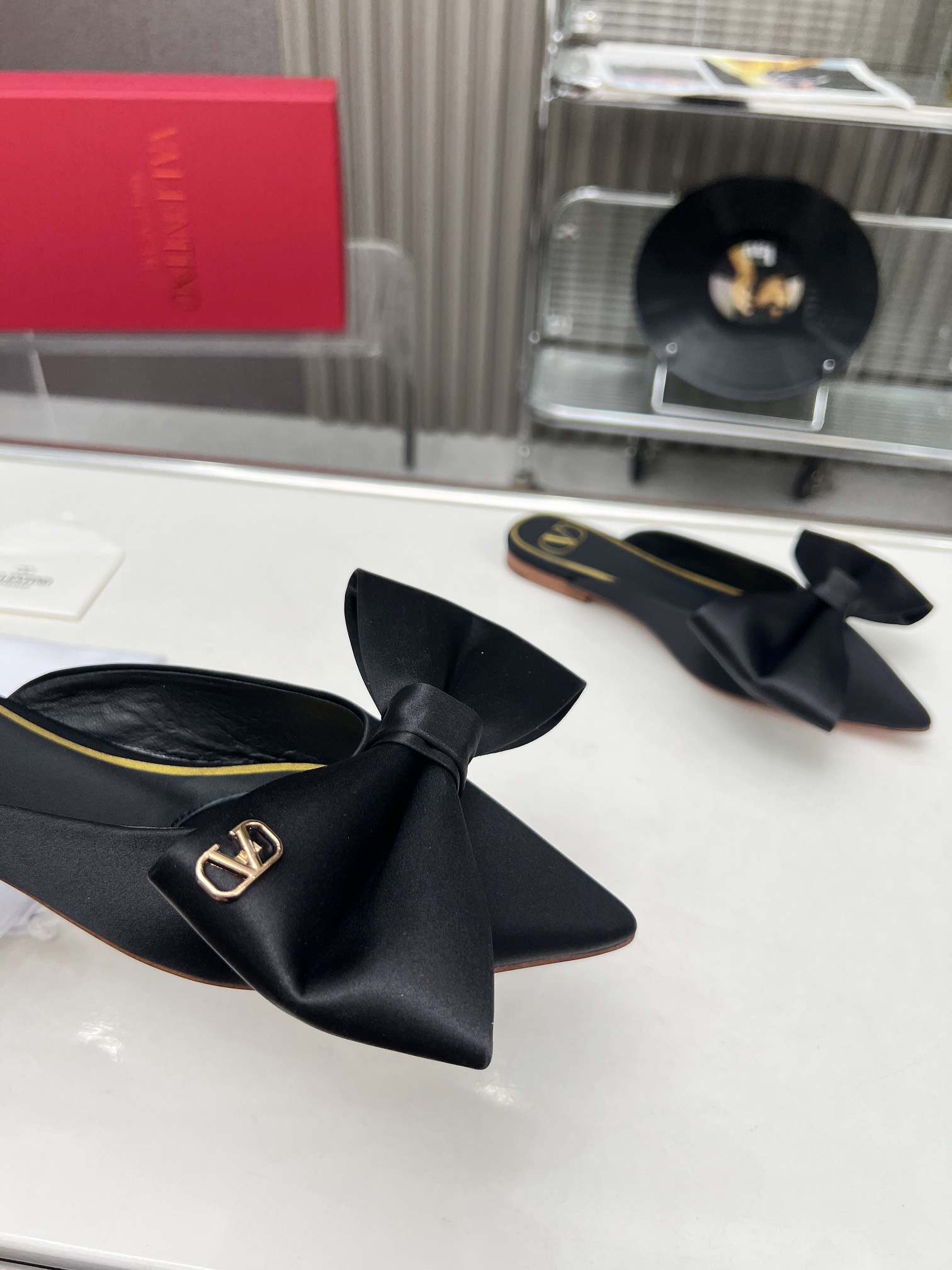 Bagsaaa Va1e*ntin0 Bow Black Mules
