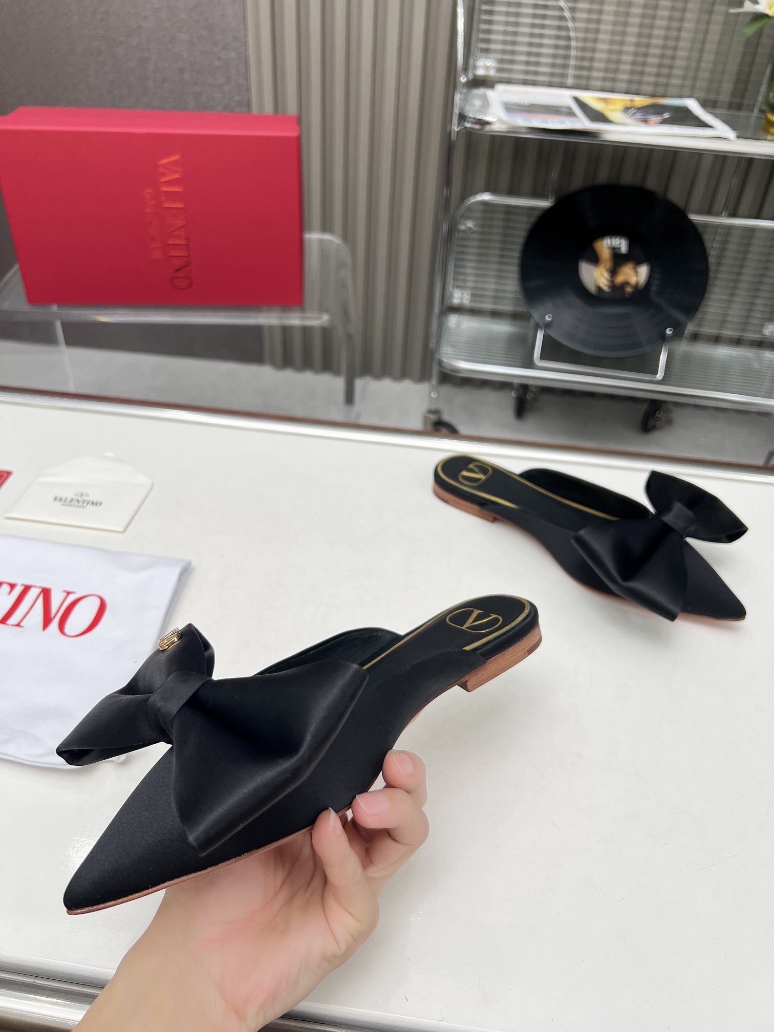 Bagsaaa Va1e*ntin0 Bow Black Mules