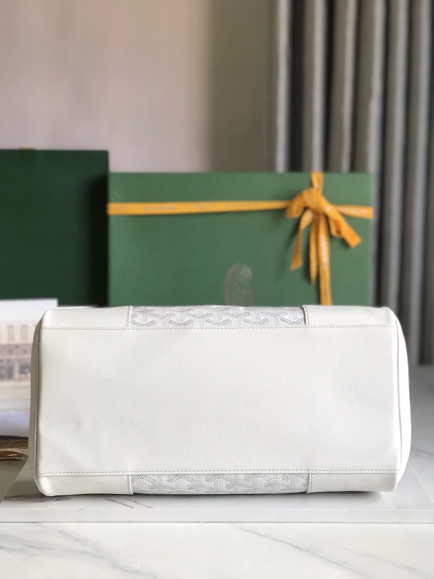 Bagsaaa G09ard White Saigon Bag - 34x18x24cm