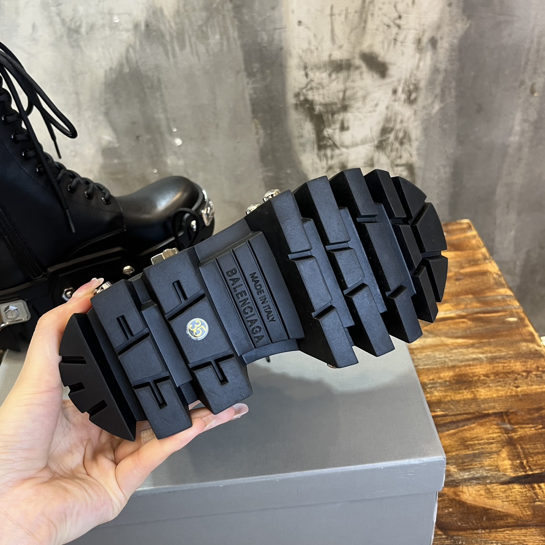 Bagsaaa Ba1en*iaga Black Leather Bulldozer Boot
