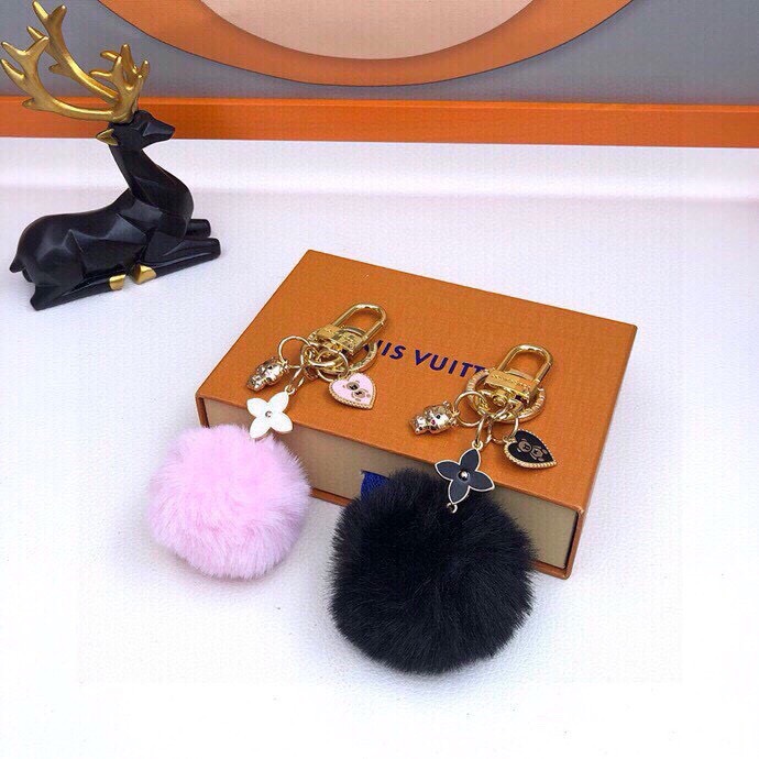 Bagsaaa L0vis Vvtt0n Fur Ball Bag Charm 