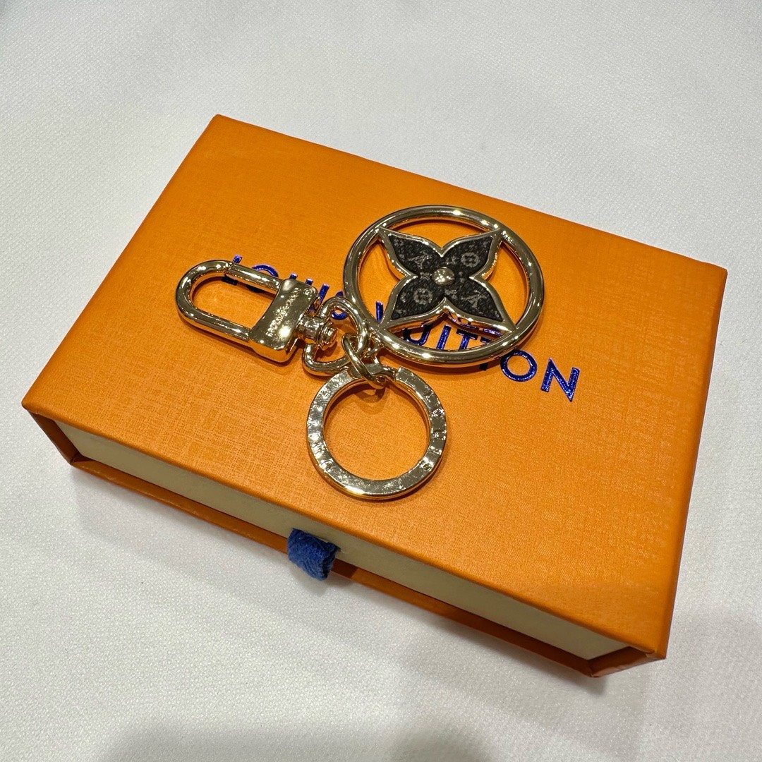 Bagsaaa L0vis Vvtt0n Monogram Puzzle Flower Bag Charm and Key holder
