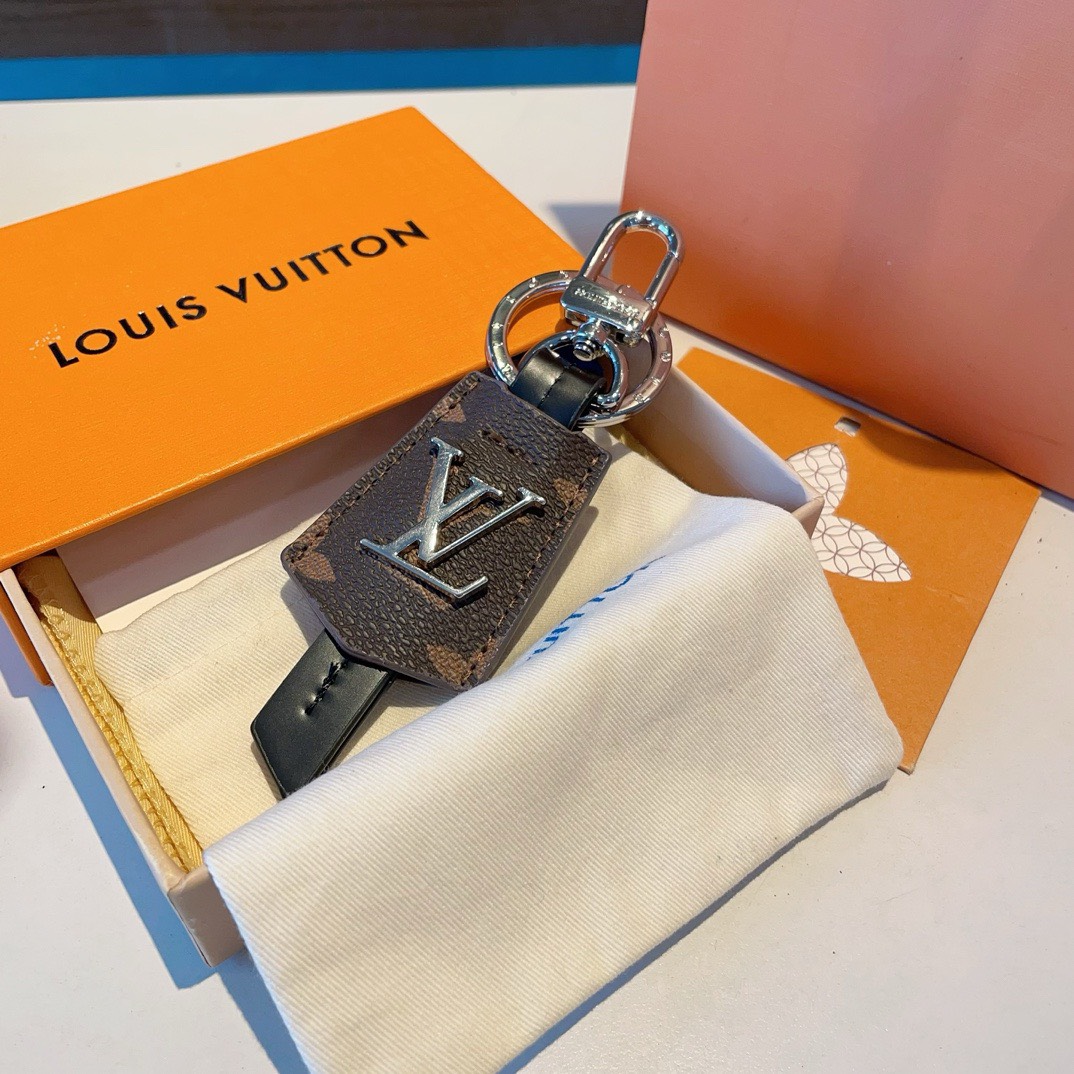 Bagsaaa L0vis Vvtt0n Key Holder Monogram
