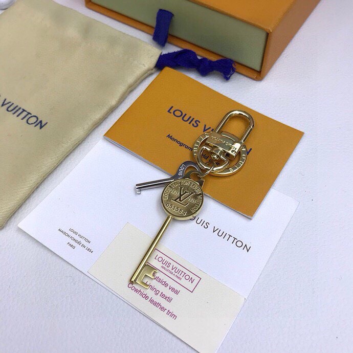 Bagsaaa L0vis Vvtt0n Circle Key Chain and Bag Charm