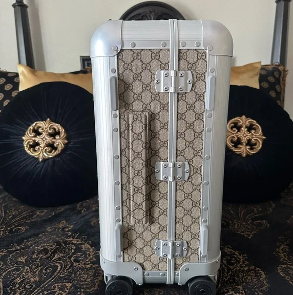 Bagsaaa Gvc*1 Porter cabin plus trolley in beige and ebony Svp*me
