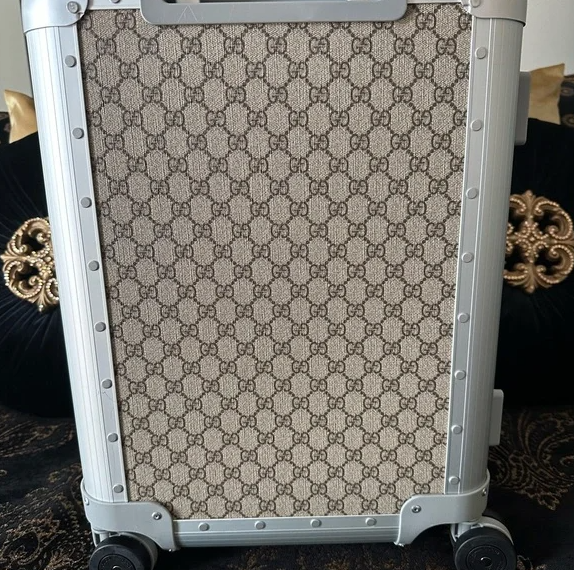 Bagsaaa Gvc*1 Porter cabin plus trolley in beige and ebony Svp*me