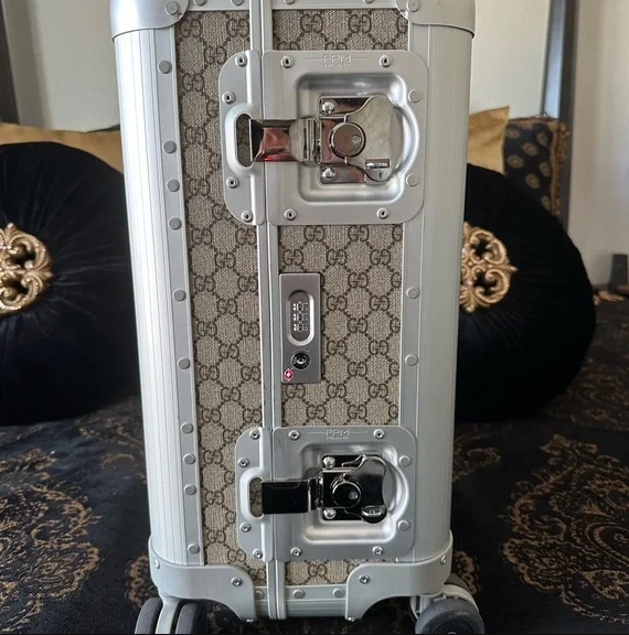 Bagsaaa Gvc*1 Porter cabin plus trolley in beige and ebony Svp*me