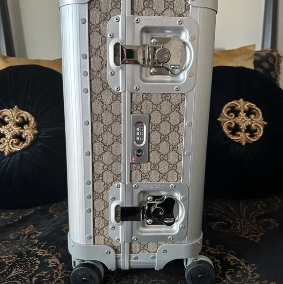 Bagsaaa Gvc*1 Porter cabin plus trolley in beige and ebony Svp*me