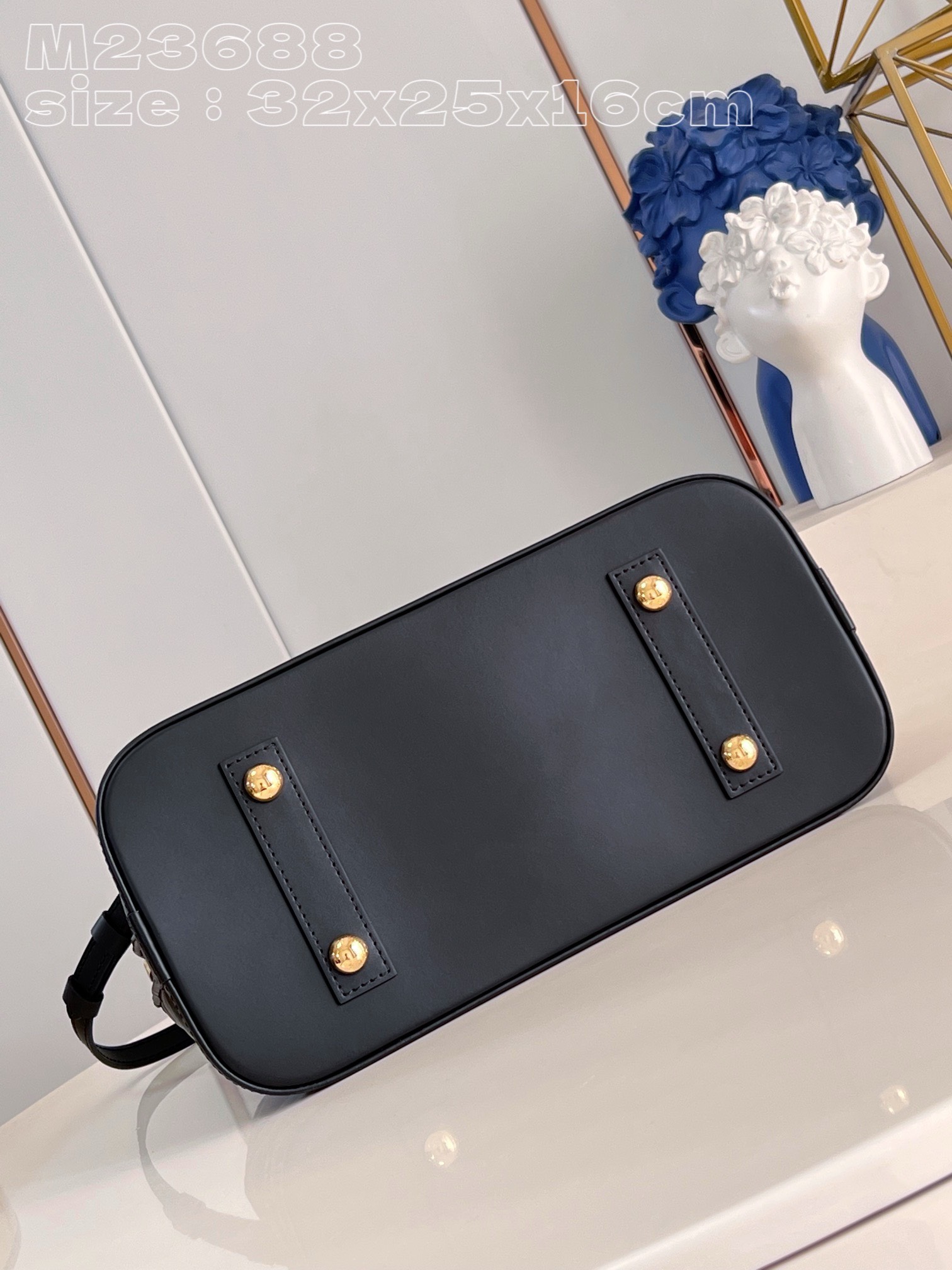 Bagsaaa L0vis Vvtt0n Alma PM Black In Crisscross lining -32 x 25 x 16 cm