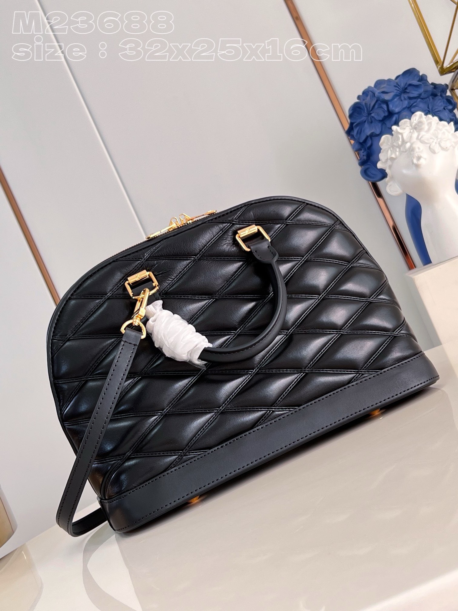 Bagsaaa L0vis Vvtt0n Alma PM Black In Crisscross lining -32 x 25 x 16 cm