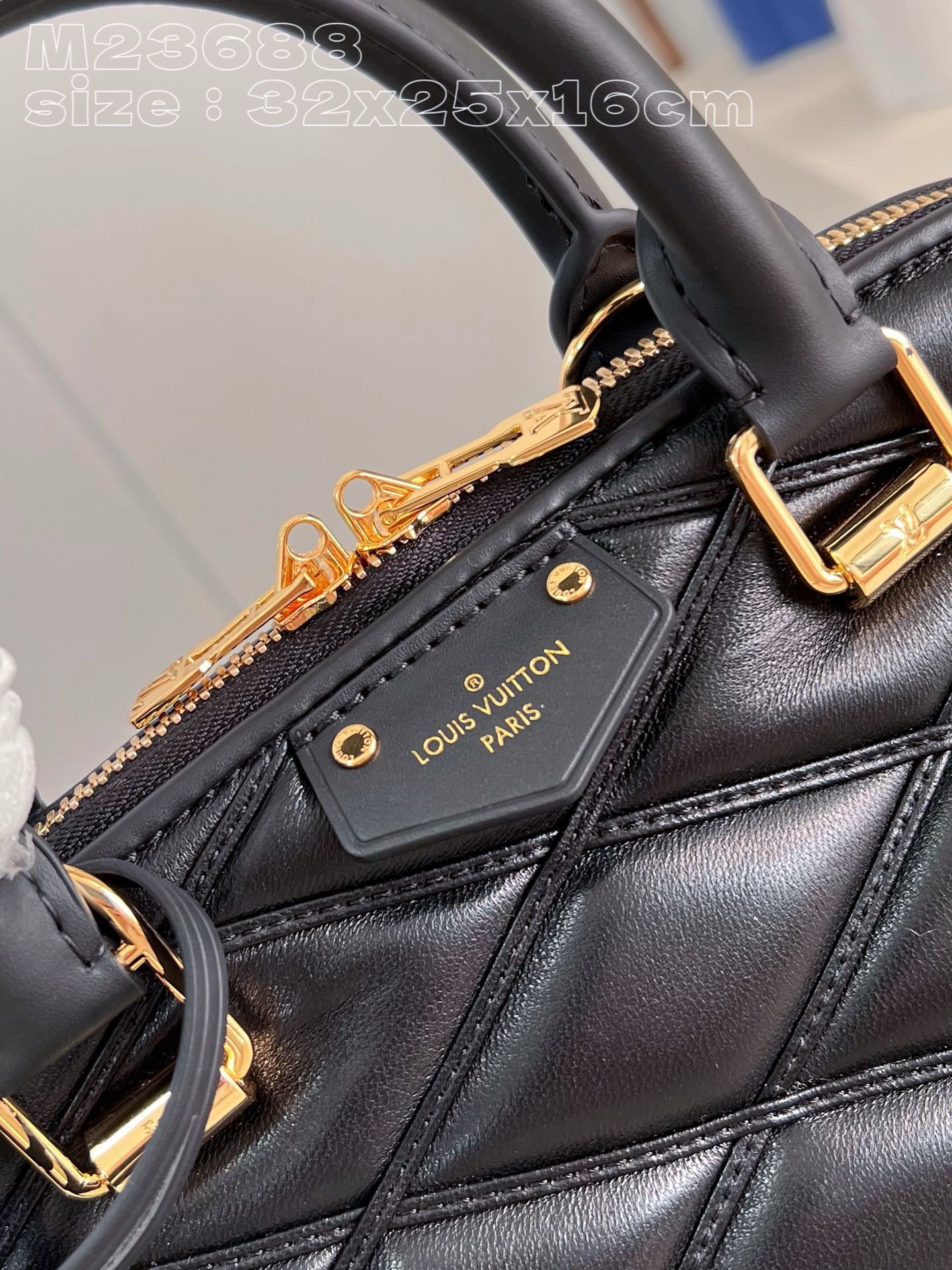 Bagsaaa L0vis Vvtt0n Alma PM Black In Crisscross lining -32 x 25 x 16 cm