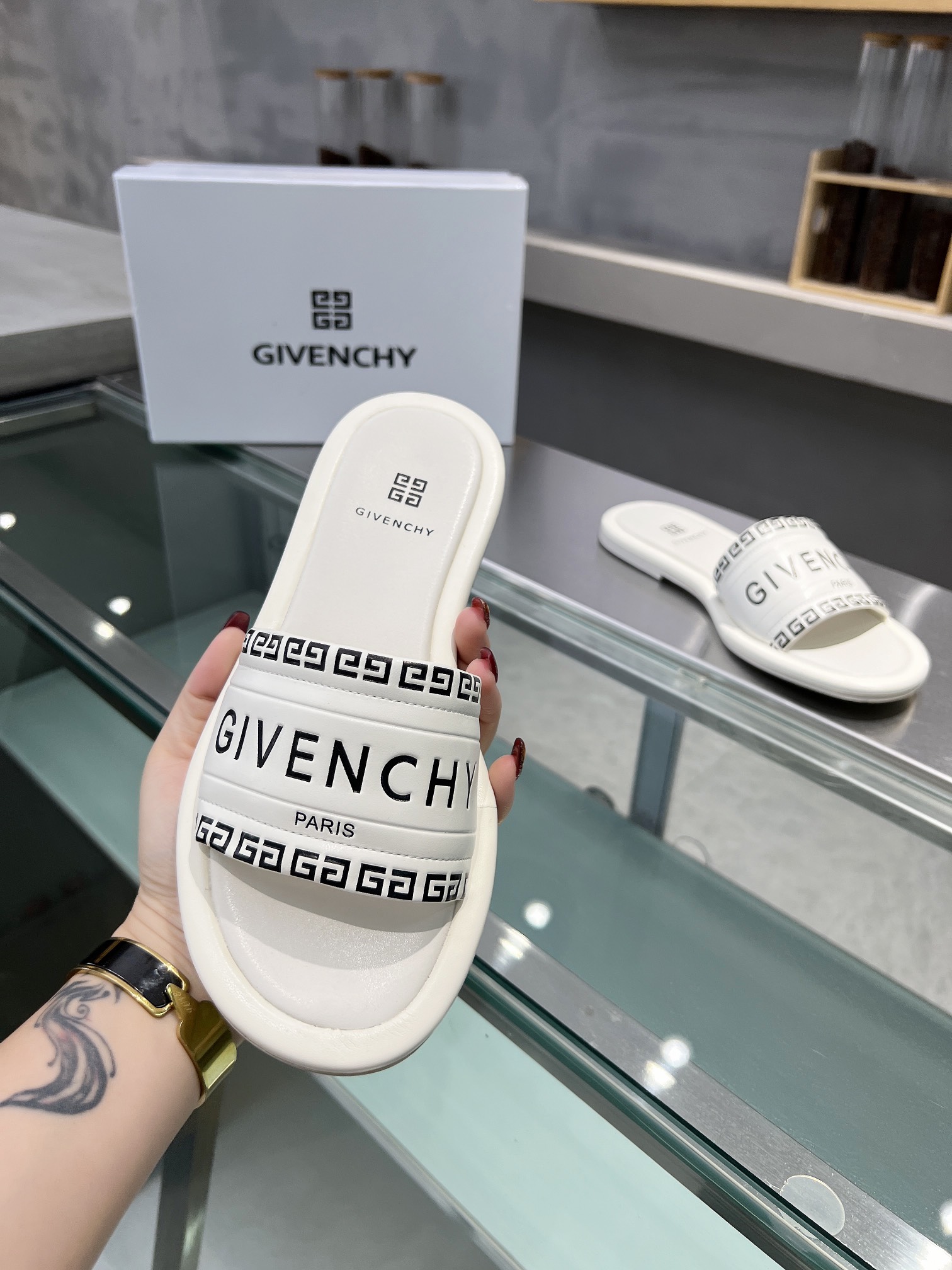 Bagsaaa Givenchy White Slides