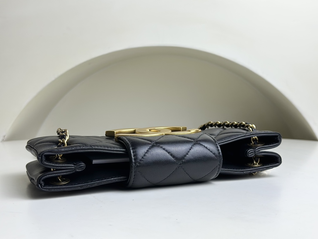 Bagsaaa Ch**el CC Big Logo Lambskin - 16.5×26.5×5 cm