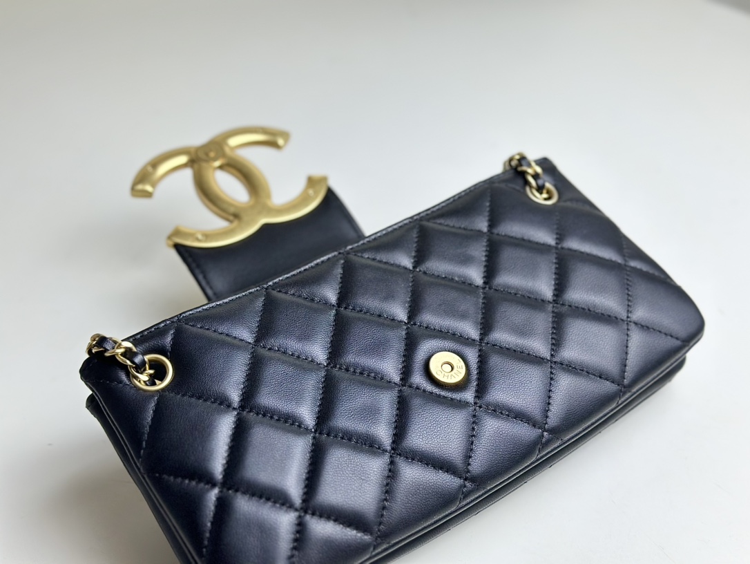 Bagsaaa Ch**el CC Big Logo Lambskin - 16.5×26.5×5 cm