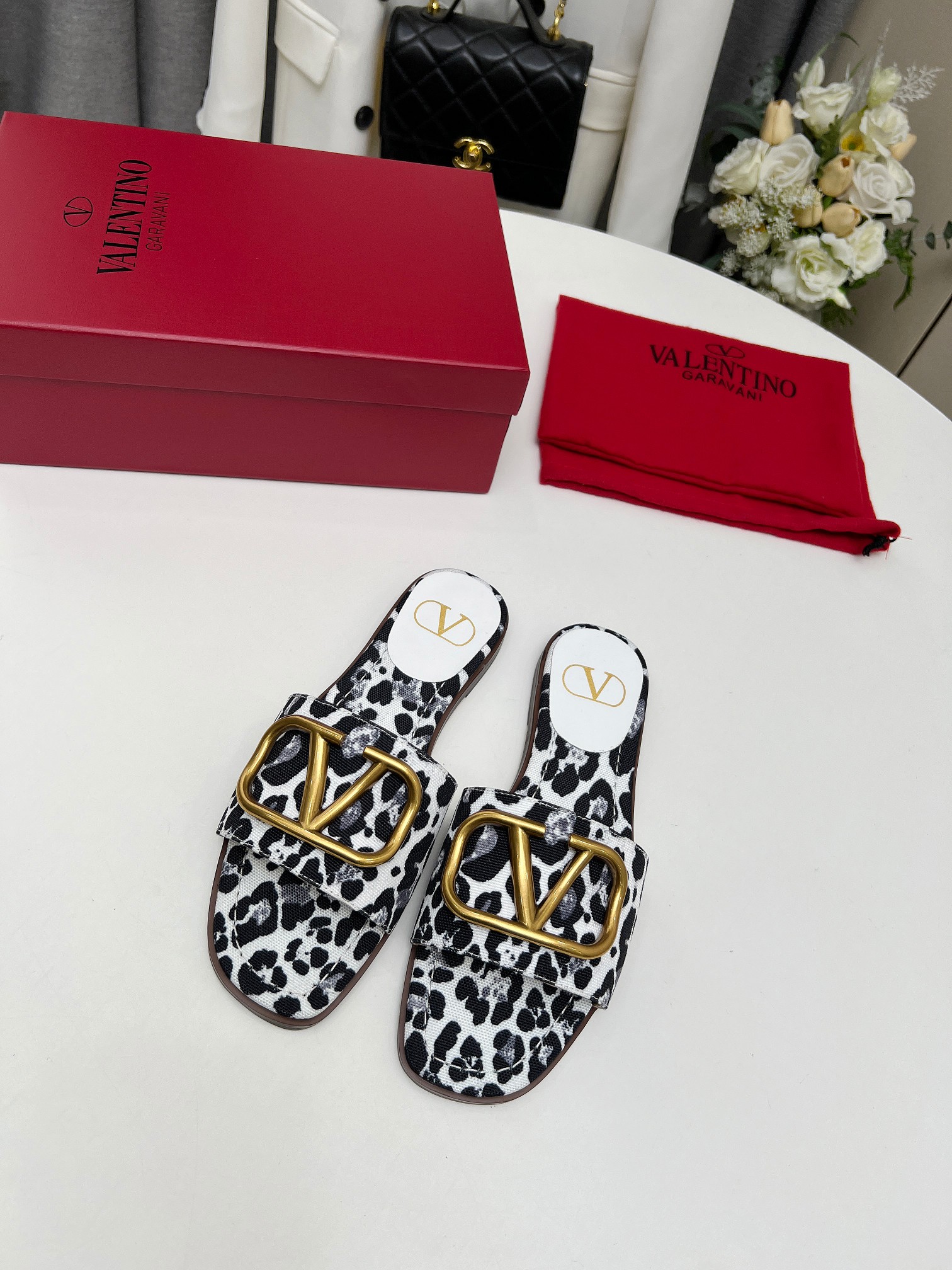 Bagsaaa Va1e*ntin0 Leopard Slides
