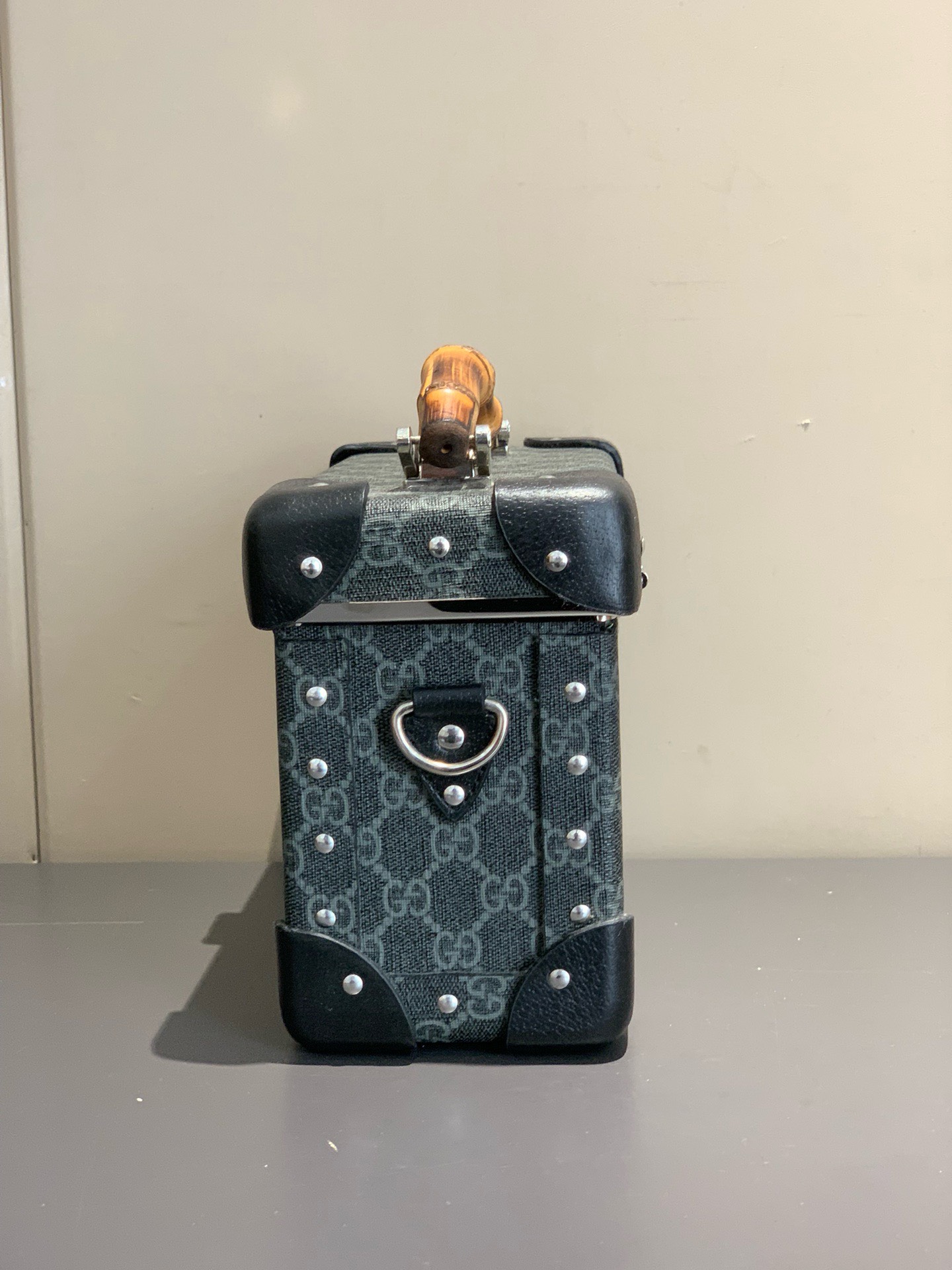 Bagsaaa Gvc*1 Brown Globe-Trotter GG Case Black