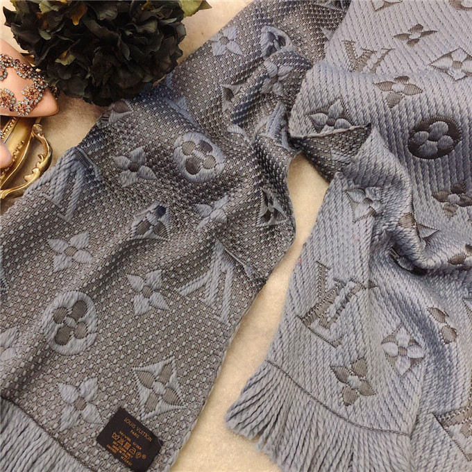 Bagsaaa L0vis Vvtt0n Monogram scarf in grey 170cm x 30cm
