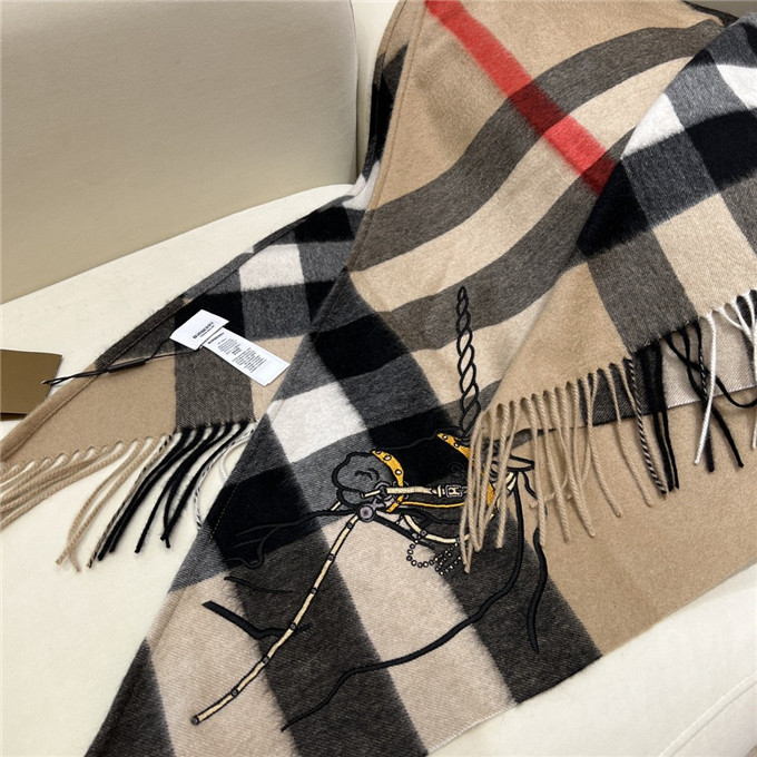 Bagsaaa Bv*b*rry Cape In Brown 167cm x 85cm