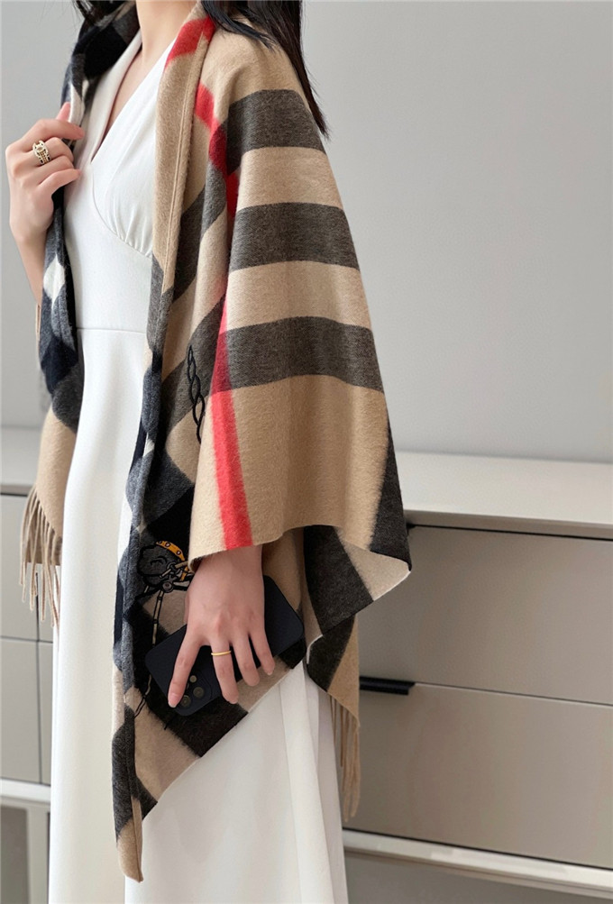 Bagsaaa Bv*b*rry Cape In Brown 167cm x 85cm