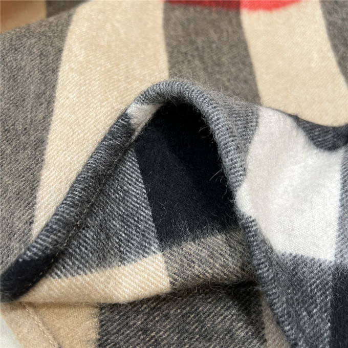 Bagsaaa Bv*b*rry Cape In Brown 167cm x 85cm