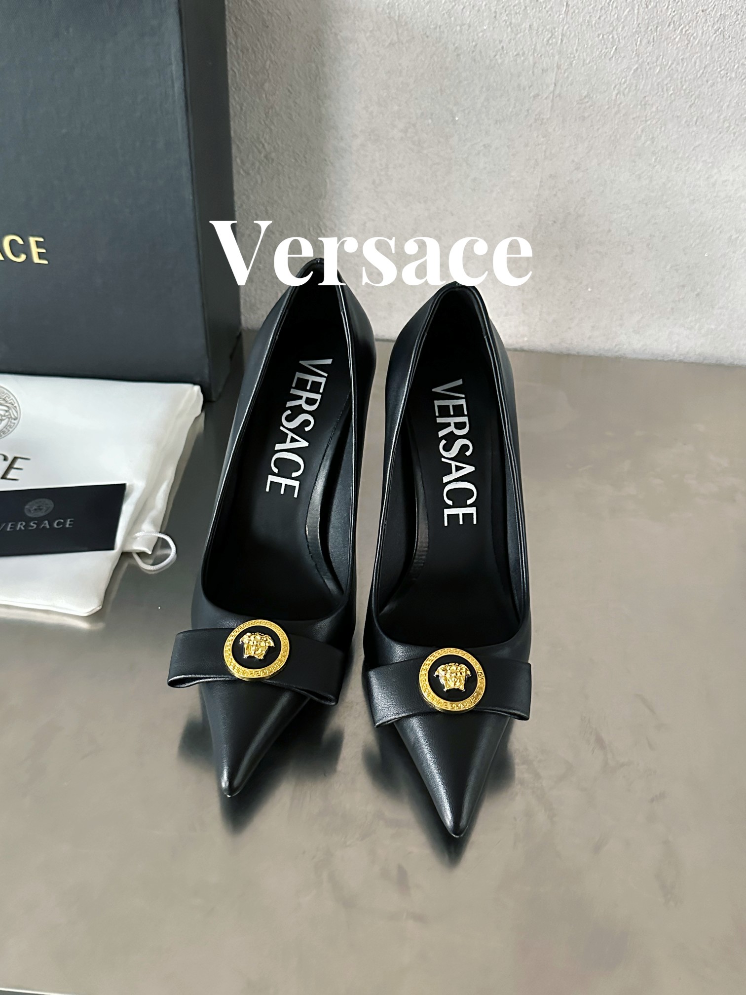 Bagsaaa Versace Gianni Ribbon Mid Pumps Black