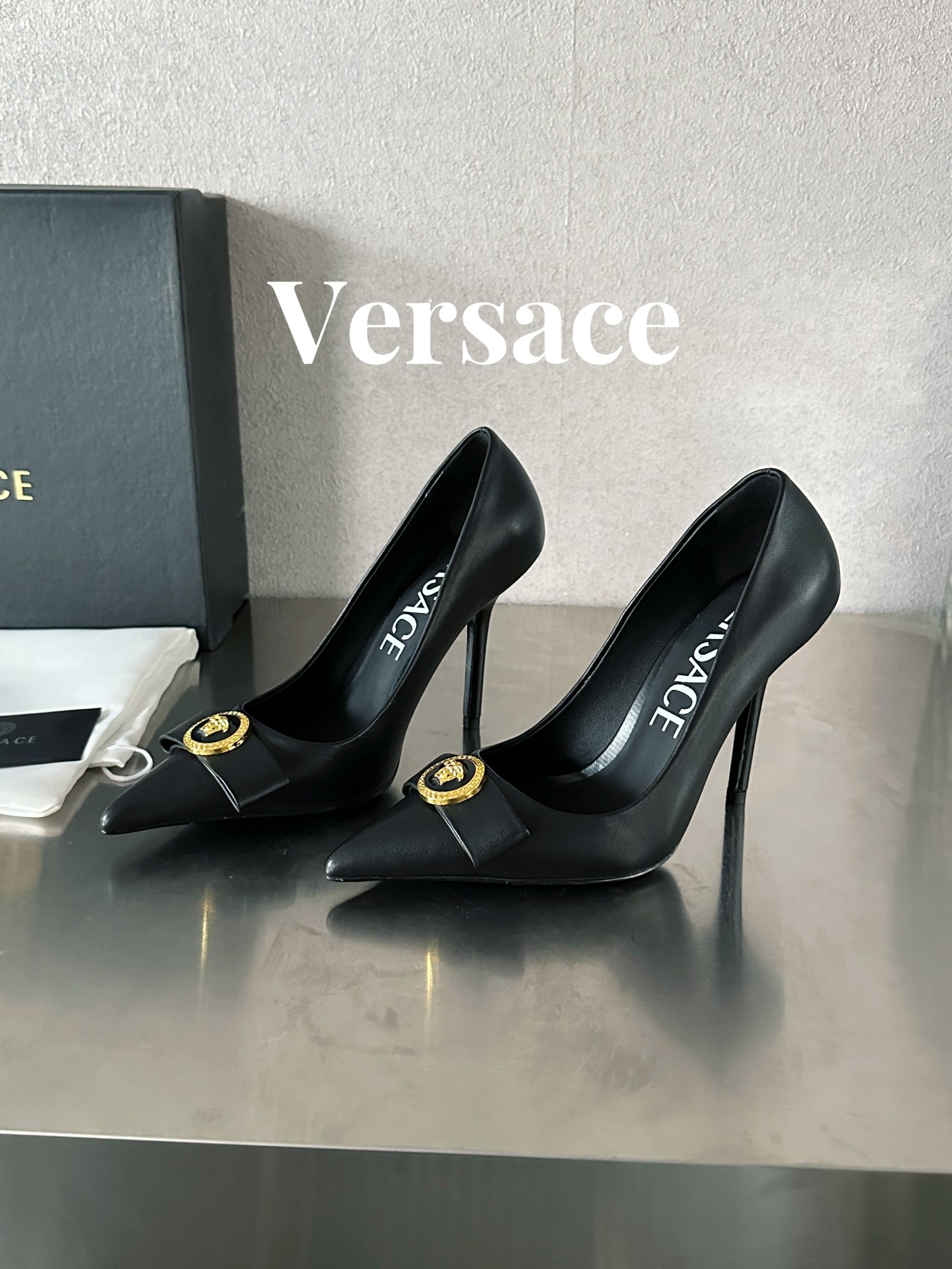 Bagsaaa Versace Gianni Ribbon Mid Pumps Black