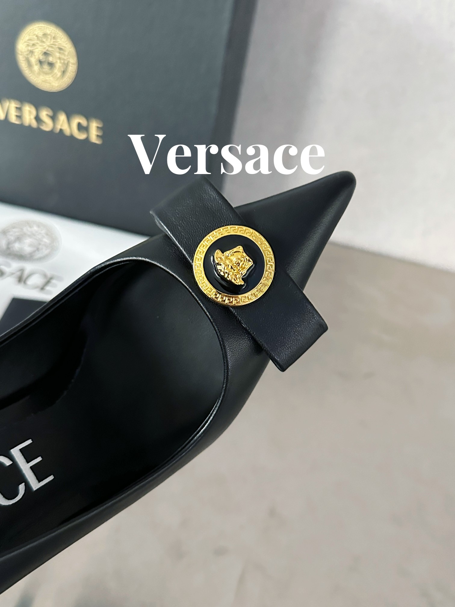 Bagsaaa Versace Gianni Ribbon Mid Pumps Black