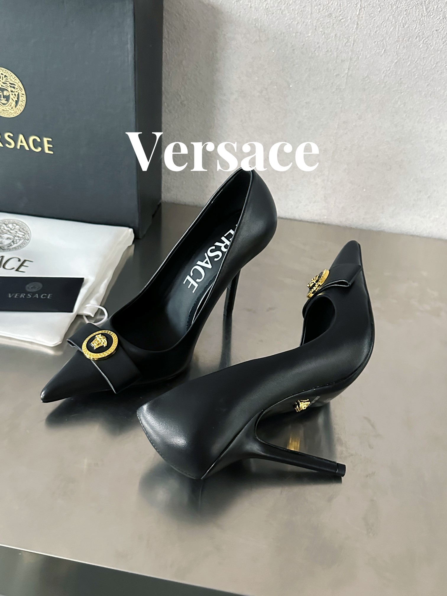 Bagsaaa Versace Gianni Ribbon Mid Pumps Black