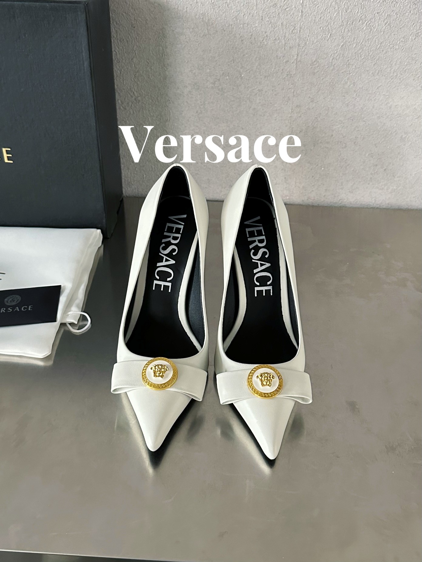 Bagsaaa Versace Gianni Ribbon Mid Pumps White