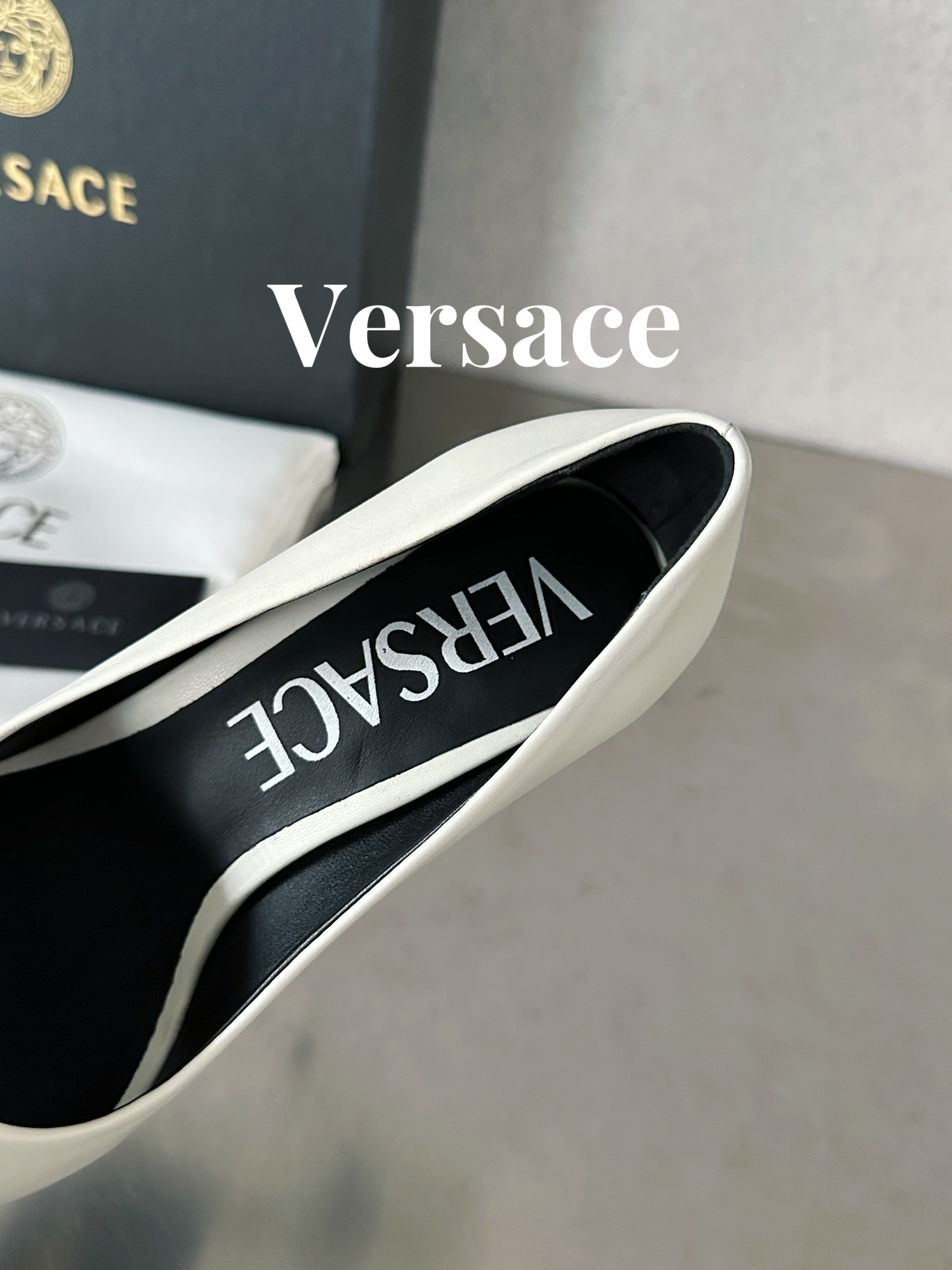 Bagsaaa Versace Gianni Ribbon Mid Pumps White